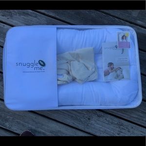 Snuggle me organic with cream cover